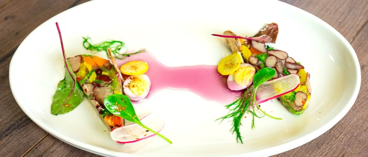 İki Kişilik Vejetaryen Tabağı Sunumu