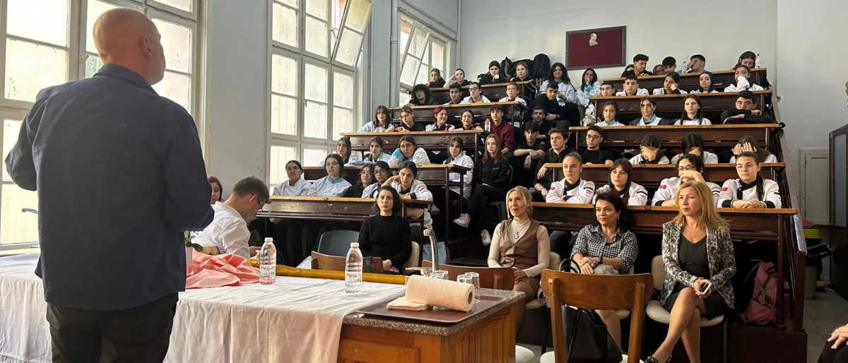 Cumhuriyet Nevvar Salih İşgören Mesleki ve Teknik Anadolu Lisesi - İzmir