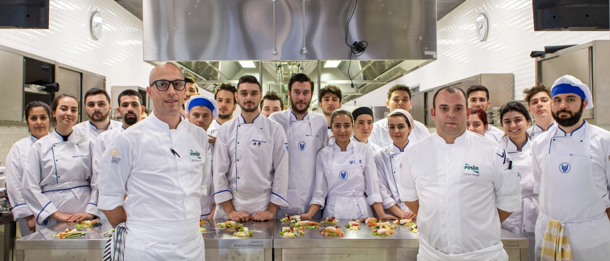 Yaşar Üniversitesinde Kısık Ateş Var!