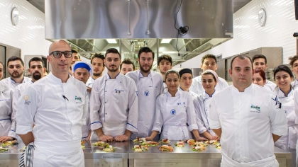 Yaşar Üniversitesinde Kısık Ateş Var!