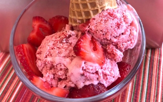 Çilekli Labneli Dondurma Tarifi