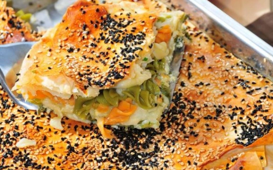 Burgu Makarnalı Peynirli Börek Tarifi