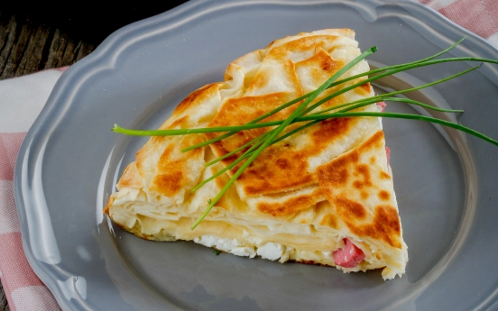 Sosisli Tava Böreği Tarifi