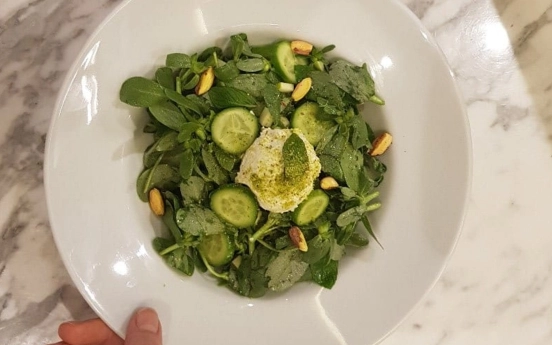 Antep Fıstıklı ve Ekşi Kremalı Semizotu Salatası Tarifi