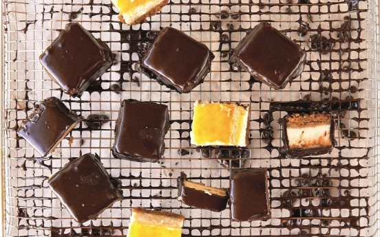 Çikolata Soslu Mini Cheesecake Tarifi