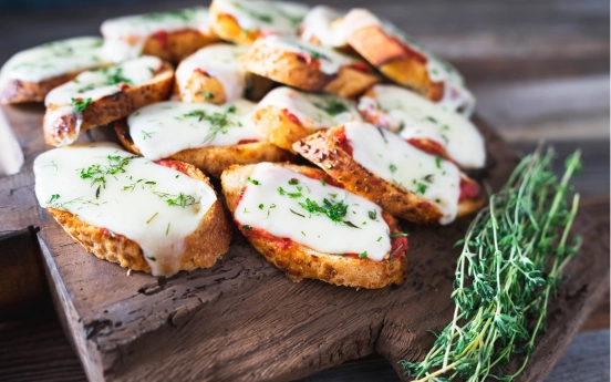 Domatesli ve Kaşar Peynirli Ekmek Tarifi