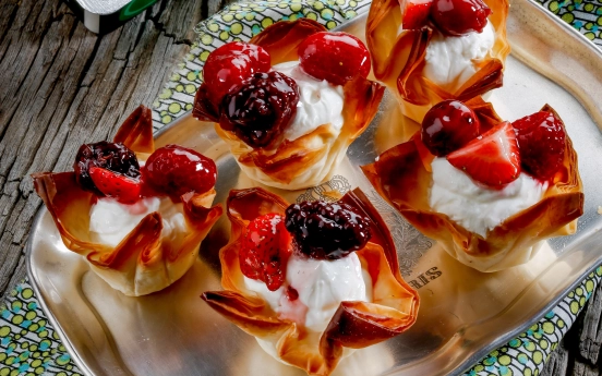 Yufka İçinde Labneli Kırmızı Meyve Tarifi