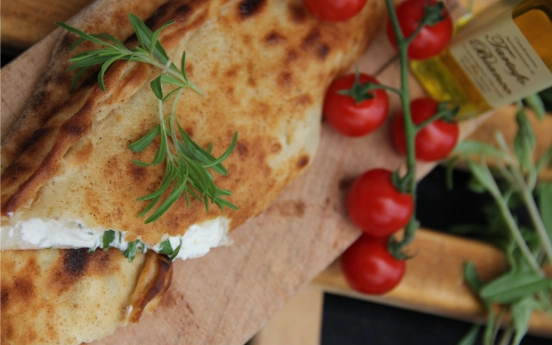 Taze Otlu Labneli Kapalı Pide Tarifi