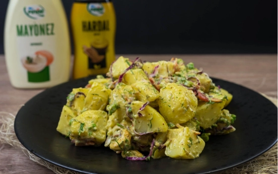 Kuruyemişli Patates Salatası Tarifi