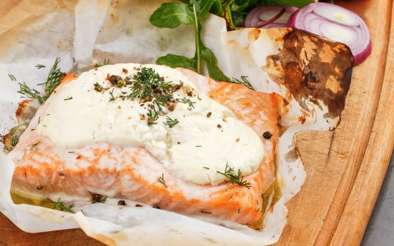 Ekşi Kremalı Fırın Somon Tarifi