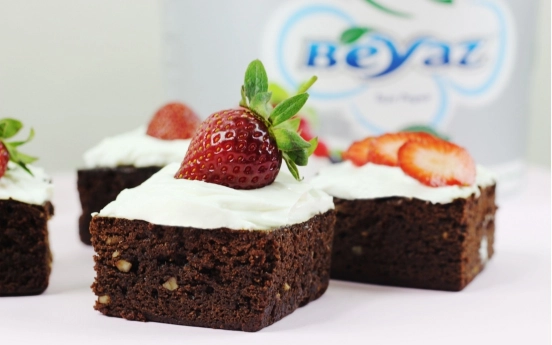 Çilekli Fındıklı Kek Tarifi