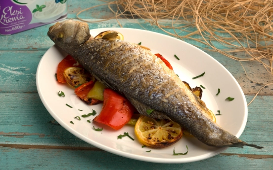 Fırında Ekşi Kremalı Levrek Tarifi