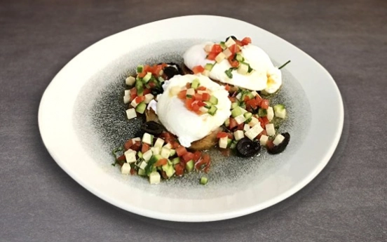 Poşe Yumurtalı Boyoz ve Kaşık Salata Tarifi