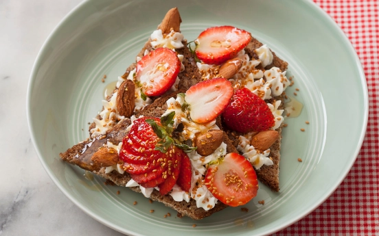 Çilekli Labneli Yulaf Ekmeği Tarifi