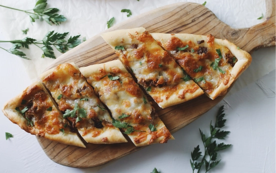 Kavurmalı Kaşarlı Pide Tarifi