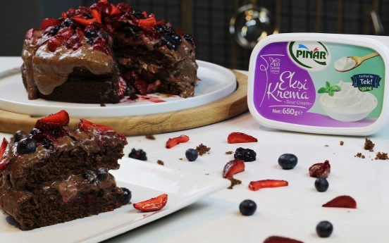 Çikolatalı Meyveli Kolay Pasta Tarifi