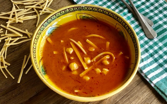 Erişteli Nohutlu Domates Çorbası