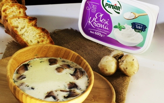 Ekşi Kremalı Mantar Çorbası Tarifi