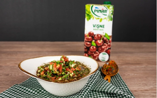 Vişne Sulu Bostana Salatası Tarifi