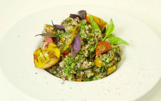 Yenidünyalı Kinoalı Salata Tarifi