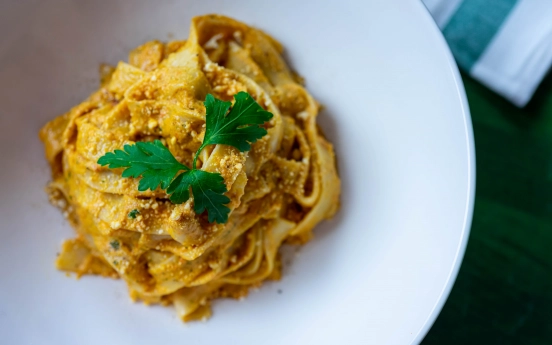 Kırmızı Biber ve Cevizli Pesto Soslu Fettuccine Tarifi