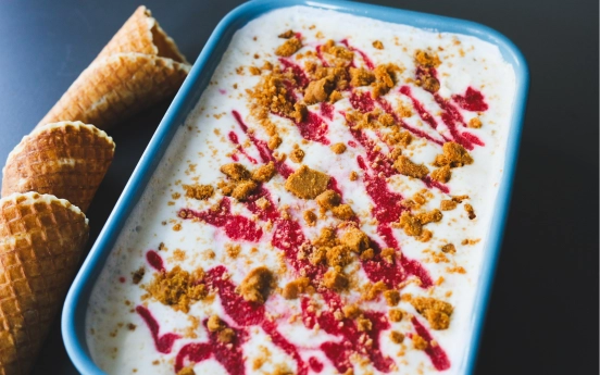 5 Malzemeli Çilekli Dondurma Tarifi