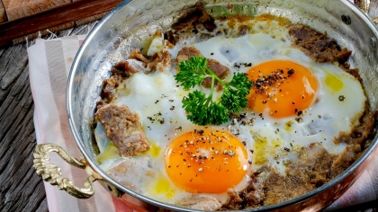 Kavurmalı Yumurta Tarifi