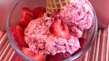 Çilekli Labneli Dondurma Tarifi