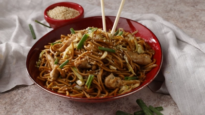 Tavuklu ve Sebzeli Noodle Tarifi