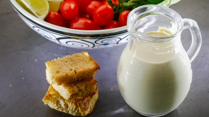 Sarımsaklı Salata Sosu Tarifi