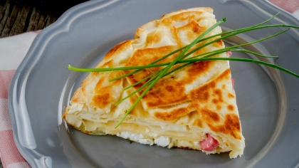 Sosisli Tava Böreği Tarifi