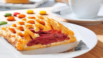 Pastırmalı Sucuklu Milföy Börek Tarifi