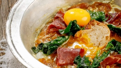 Soğanlı Pastırmalı Yumurta Tarifi