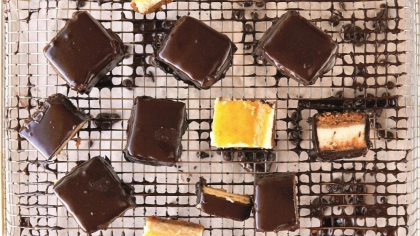 Çikolata Soslu Mini Cheesecake Tarifi