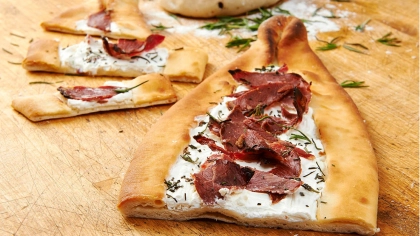 Labneli ve Pastırmalı Pide Tarifi