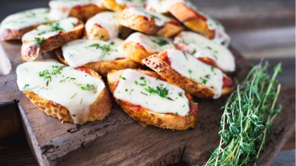 Domatesli ve Kaşar Peynirli Ekmek Tarifi