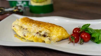 Sucuklu ve Labneli Bulut Omlet Tarifi