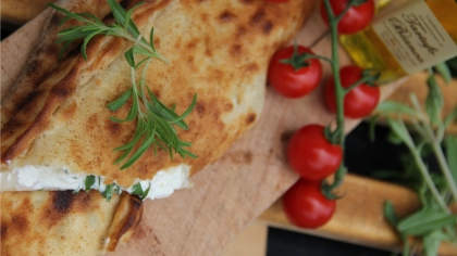 Taze Otlu Labneli Kapalı Pide Tarifi