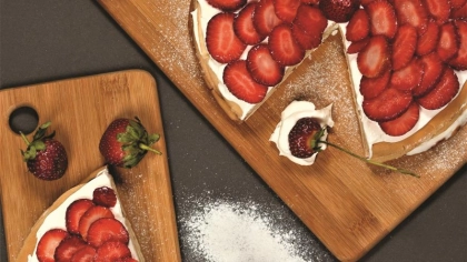 Bol Çilekli Pasta Tarifi