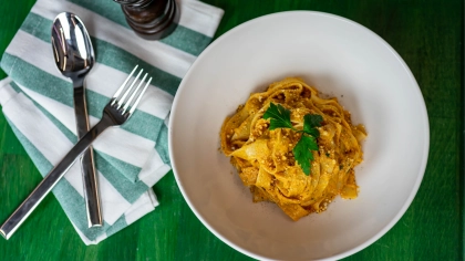 Kırmızı Biber ve Cevizli Pesto Soslu Fettuccine Tarifi