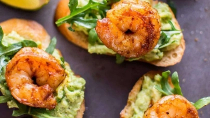 Avokado ve Karidesli Bruschetta Tarifi