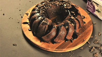 Ekşi Kremalı ve Çikolatalı Kek Tarifi