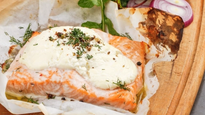 Ekşi Kremalı Fırın Somon Tarifi