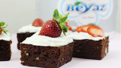 Çilekli Fındıklı Kek Tarifi