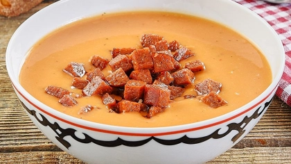 Sucuklu Tarhana Çorbası Tarifi