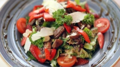 Izgara Bonfileli Salata Tarifi