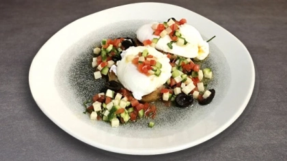 Poşe Yumurtalı Boyoz ve Kaşık Salata Tarifi