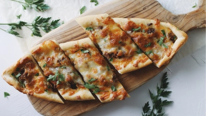 Kavurmalı Kaşarlı Pide Tarifi