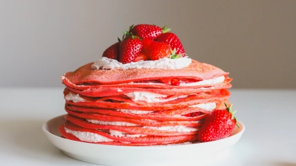 Çilekli Krep Pasta Tarifi