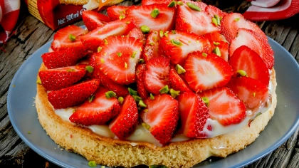 Çilekli Tart Tarifi